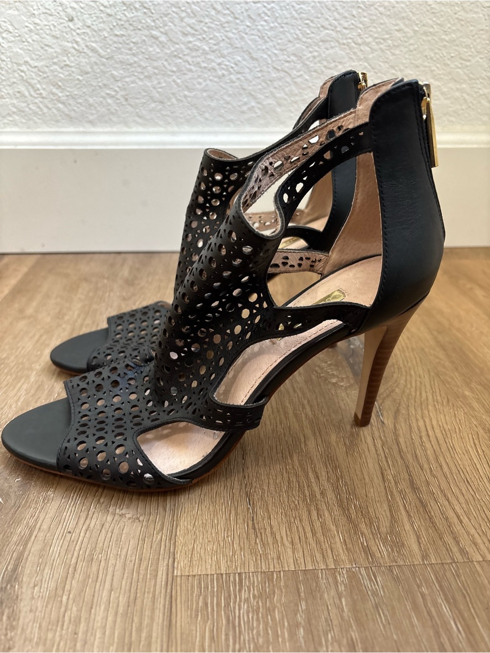Louise et Cie Black Laser Cut High Heel Sandals Womens Size 9